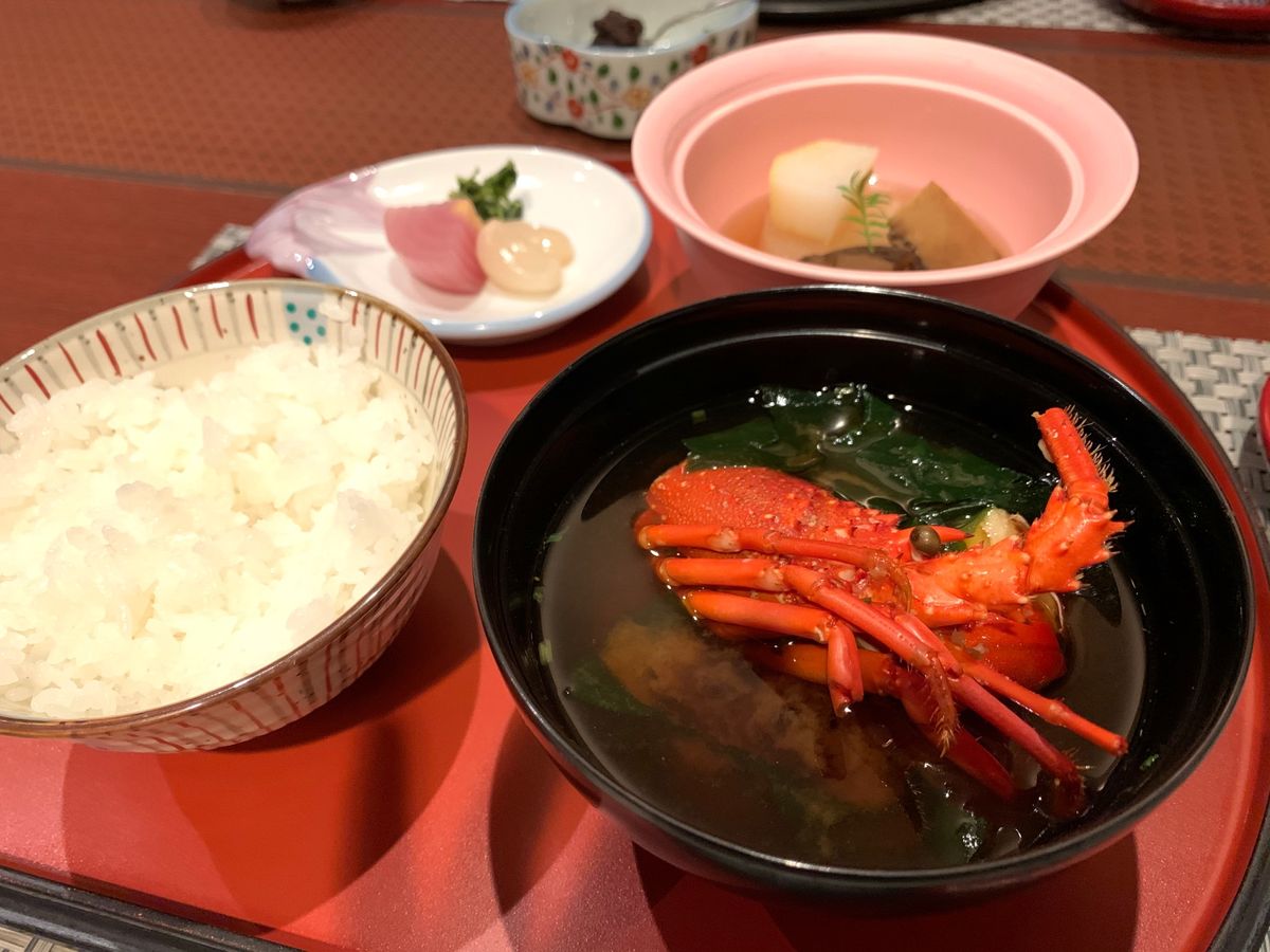 お夕食🥢
お味噌汁にどどーんと贅沢な🦞