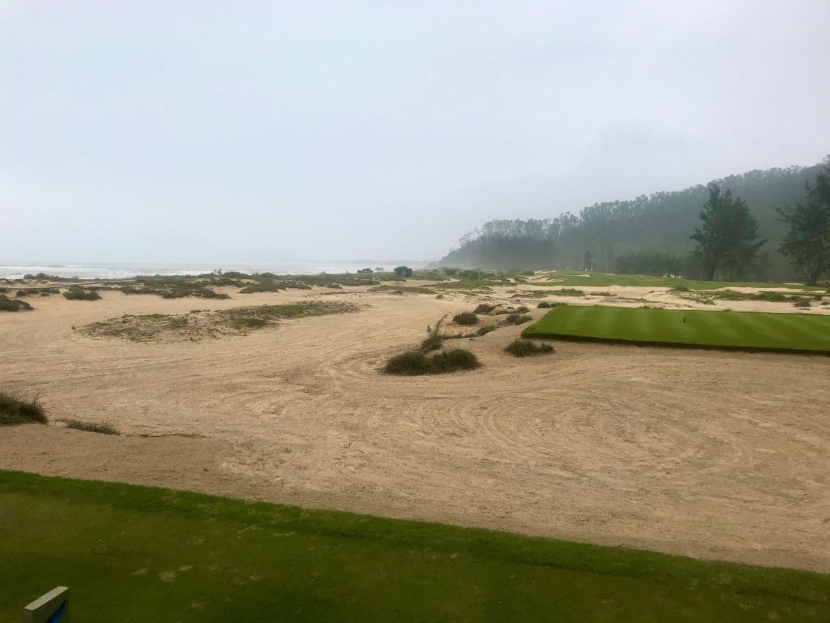 ダナンでゴルフ⛳️
ダナンはベトナム有数のリゾート地なので、ゴルフ場もたく...