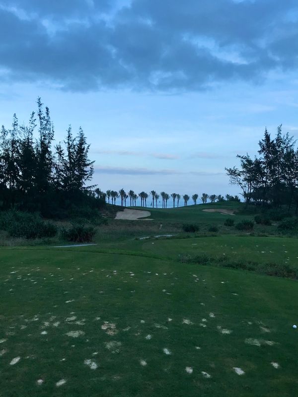 ベトナム・ダナン「ベトナム　ダナンで海鮮を楽しみ、ホイアンで古都を歩く」の写真：ダナンでゴルフ⛳️
ダナンはベトナム有数...