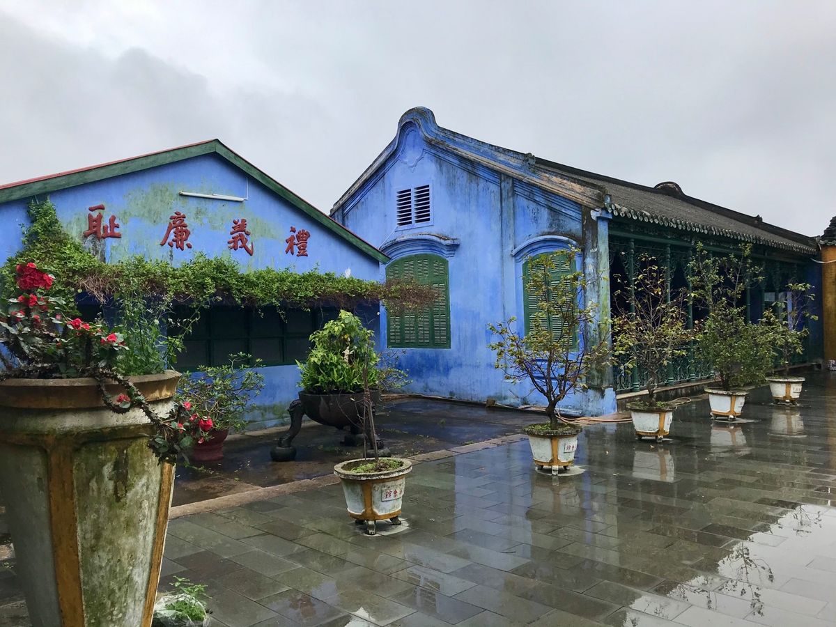 ホイアン街歩き
ホイアンの寺や豪華な住居は中国語が目立つ。中国との貿易で栄...