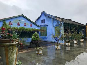 ホイアン街歩き
ホイアンの寺や豪華な住居は中国語が目立つ。中国との貿易で栄...