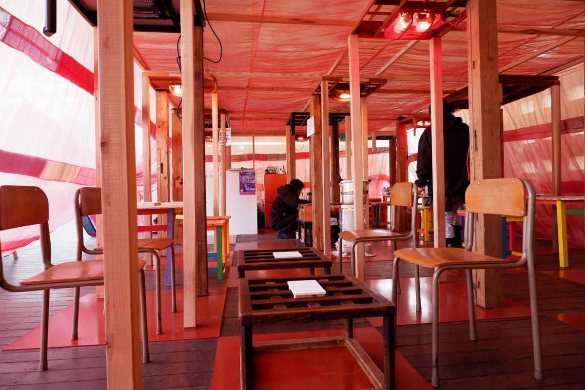 キナーレではコタツの中をイメージしたブースの中で、ワークショップを。

ち...