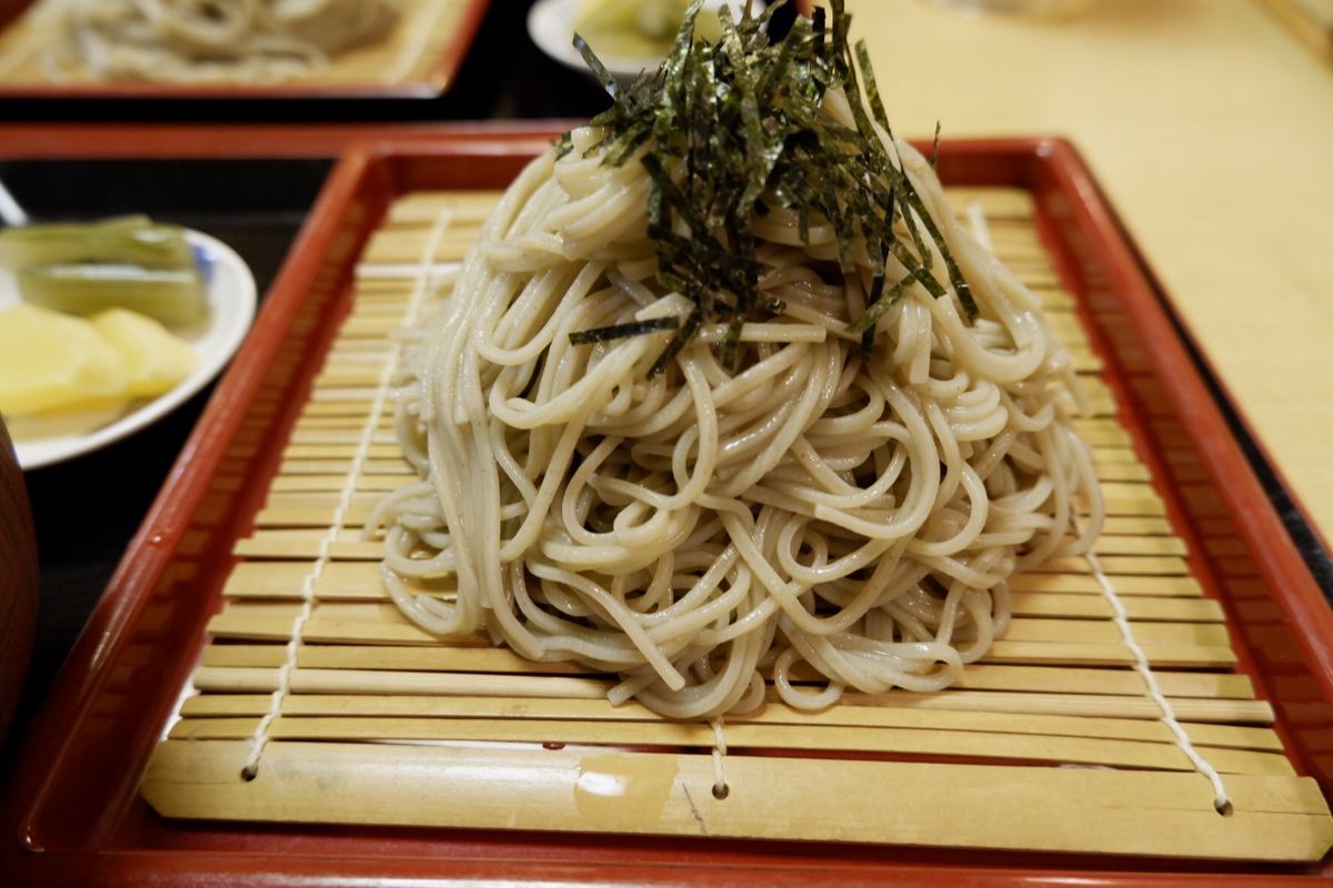 夕食はお蕎麦のかき揚げ丼。

朝は夕食をとったお店で作ってもらったおにぎり...