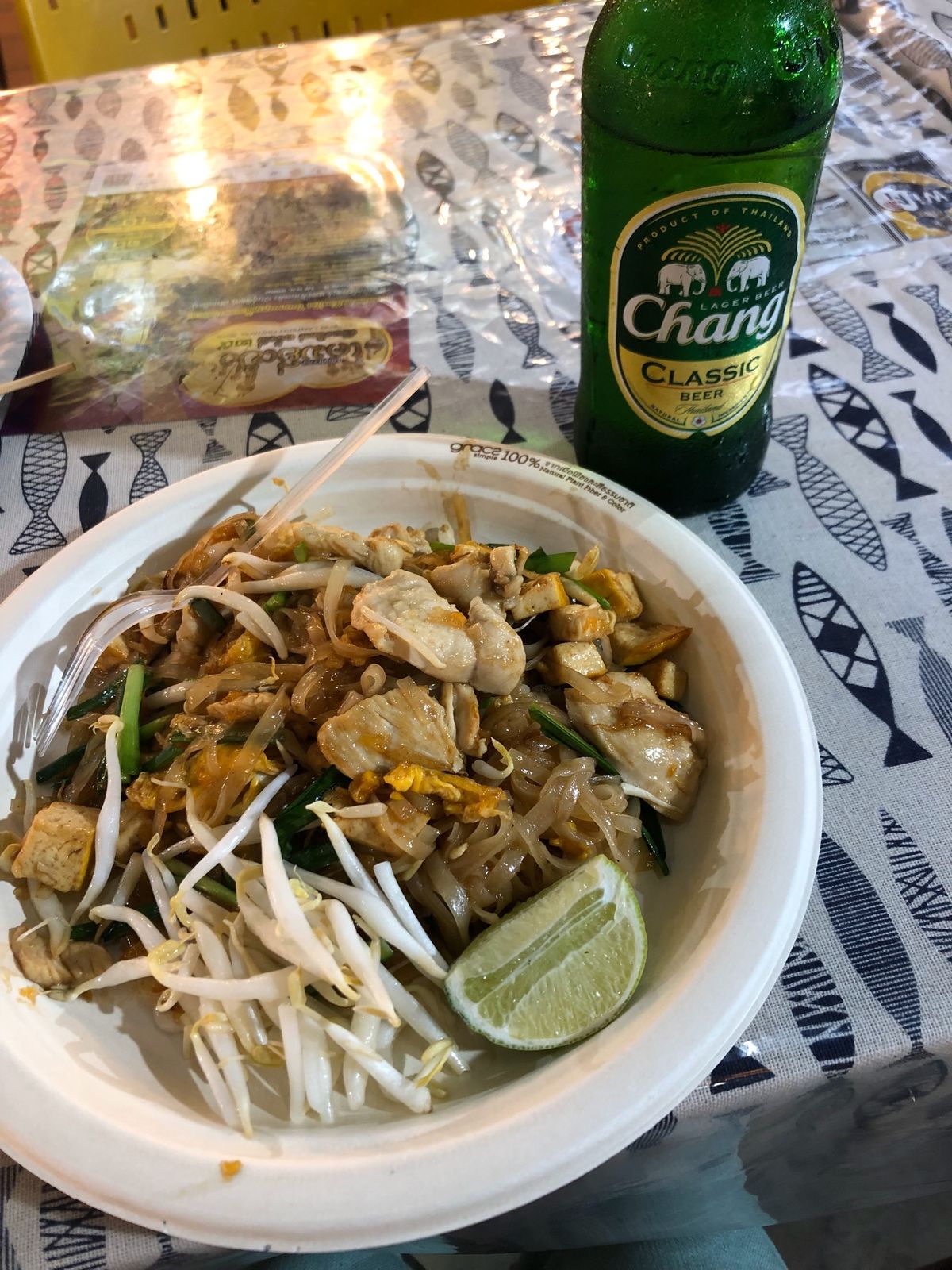 チェンマイ でワット巡りからの、ランチはカオソーイ、夜はまたパッタイ笑