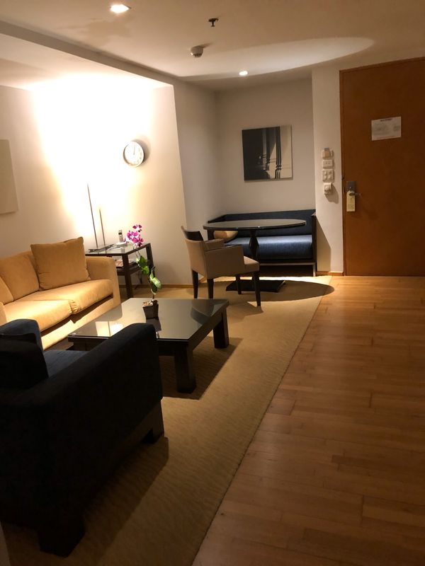 タイ・バンコク「タイ。コムローイ祭を見るために！」の写真：ルブアアットステートタワーの室内。
1人...