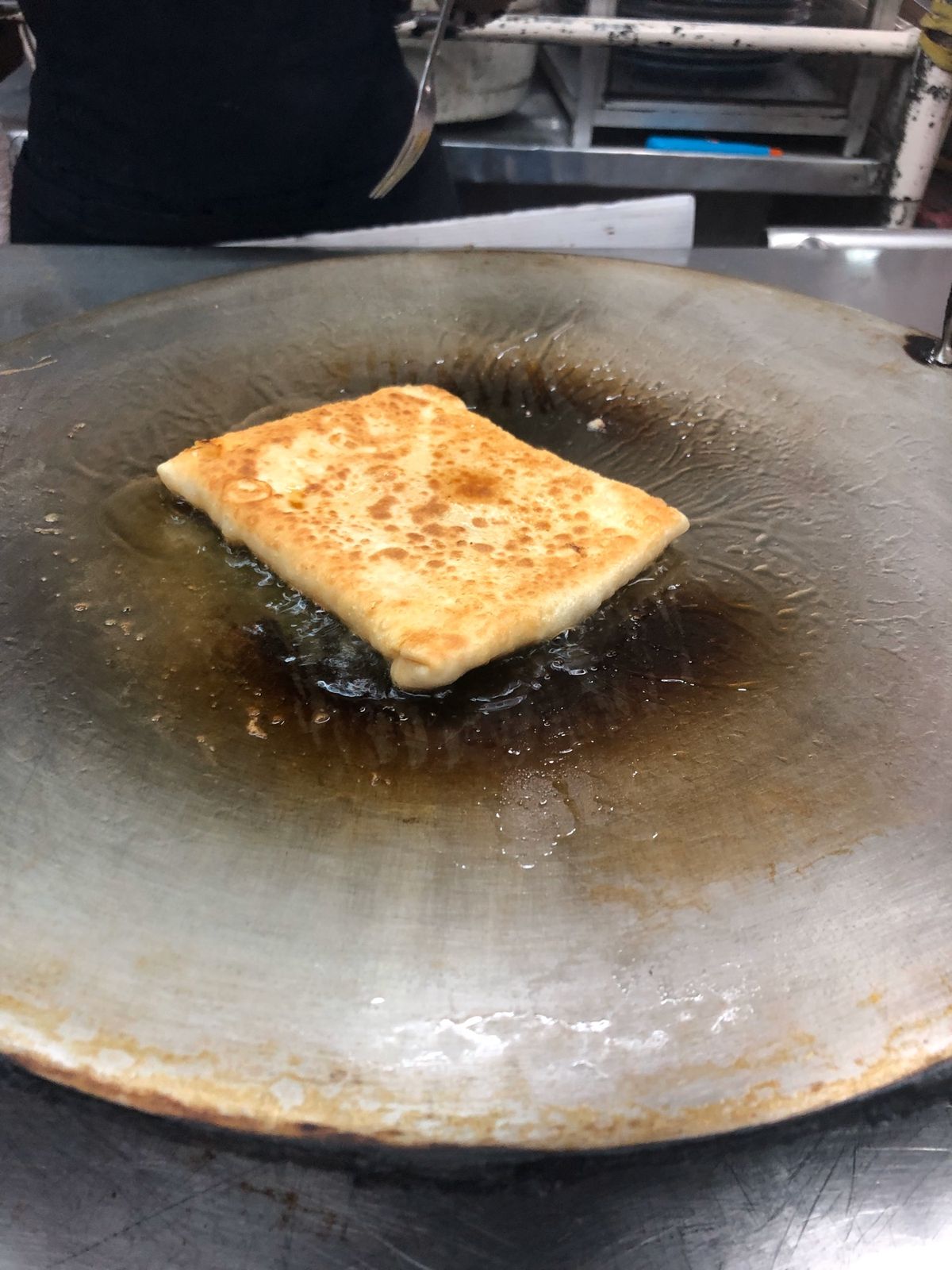 タイ料理、何食べても美味しい！昼食はSPチキン。夜はパッタイからの屋台に売...