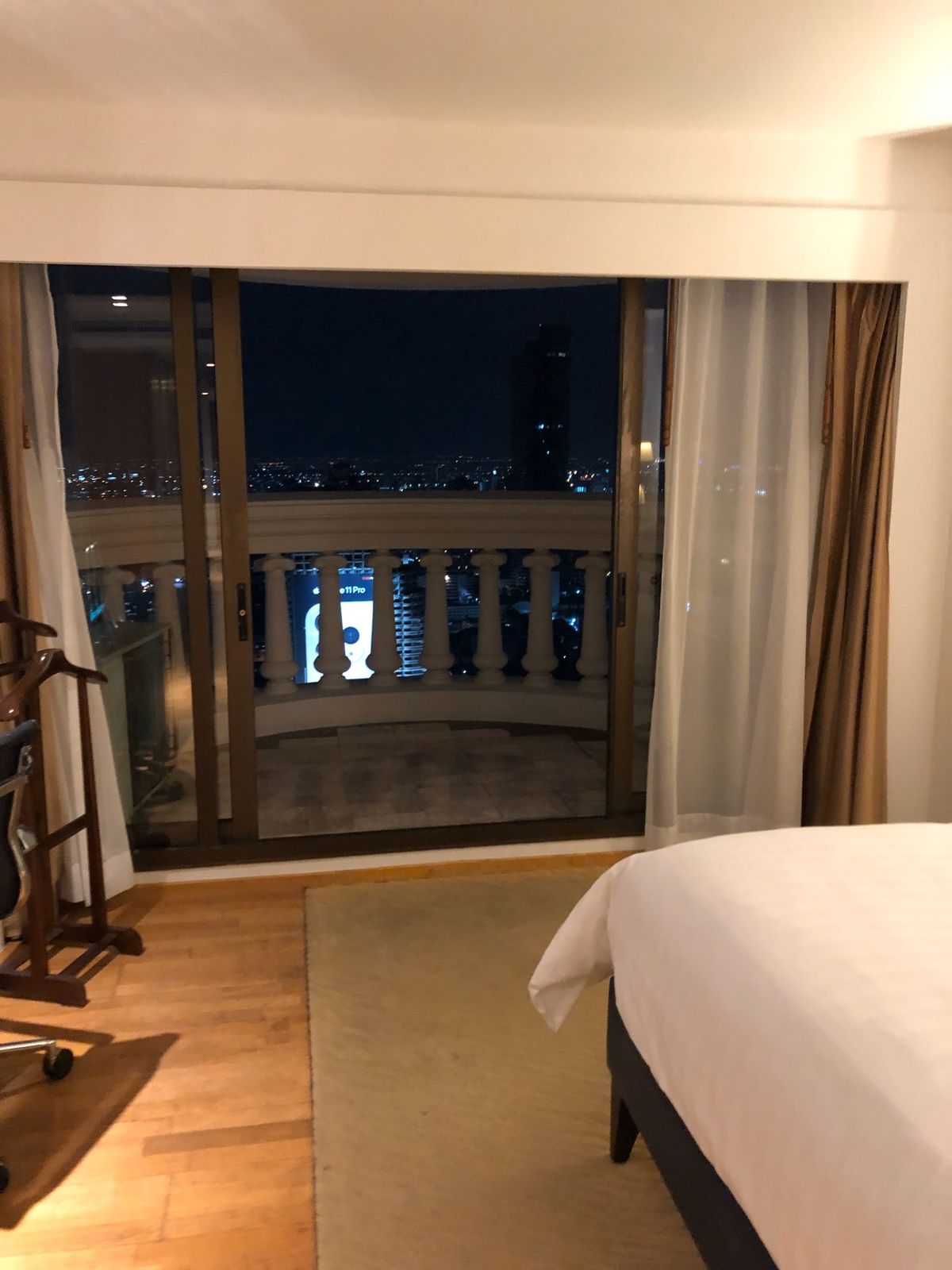 ルブアアットステートタワーの室内。
1人でこの広さは贅沢だった笑