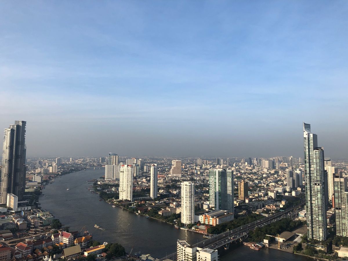 奮発して、ルブアアットステートタワーに宿泊。
不具合あって52階から57階...