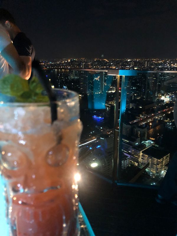 タイ・バンコク「タイ。コムローイ祭を見るために！」の写真：奮発して、ルブアアットステートタワーに宿...