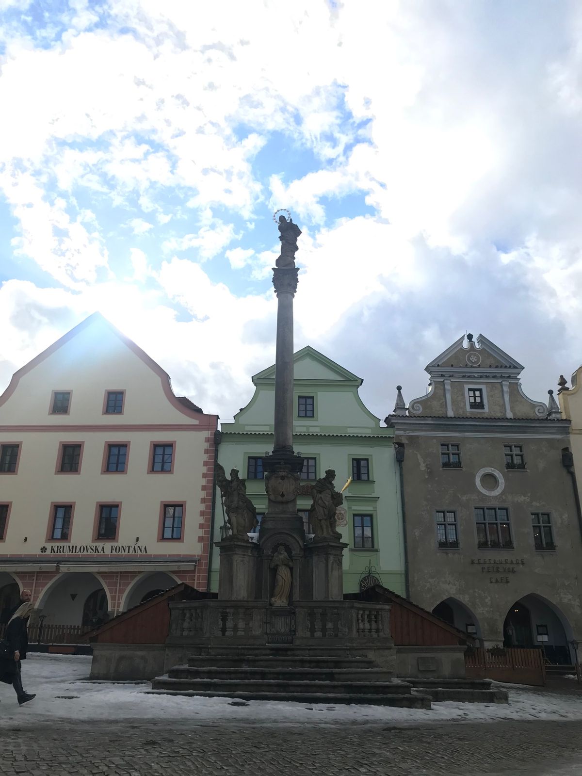 チェコ🇨🇿
チェスキー・クロムロフ城

これまたとってもかわいいお城でした💓