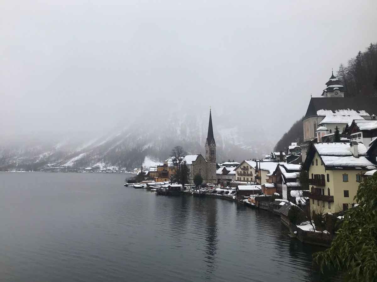 オーストリア🇦🇹
ザルツカンマーグート

雪でものすごく寒かったです、、
...
