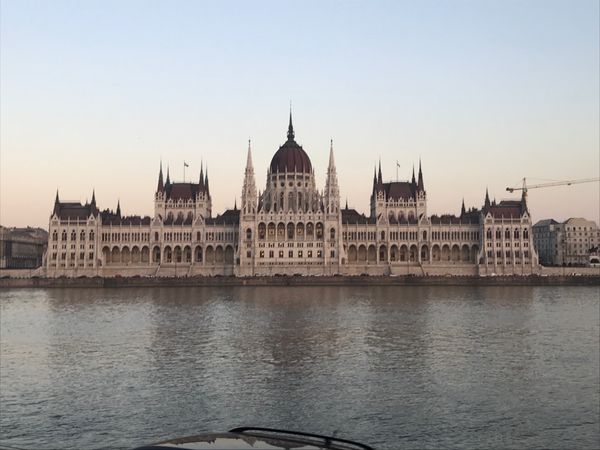 ハンガリー・ブダペスト「卒業旅行② 初ヨーロッパ ！4カ国周遊🇭🇺→🇸🇰→🇨🇿→🇦🇹」の写真：ハンガリー🇭🇺
ドナウ川
国会議事堂