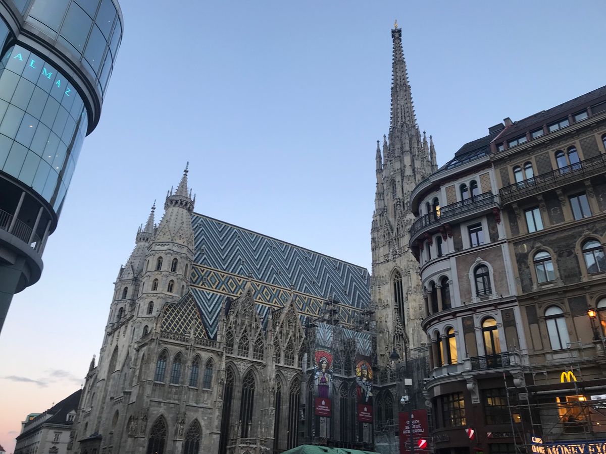 オーストリア🇦🇹
ウィーン
旧市街

9日間の旅行ラストはウィーンでした！...