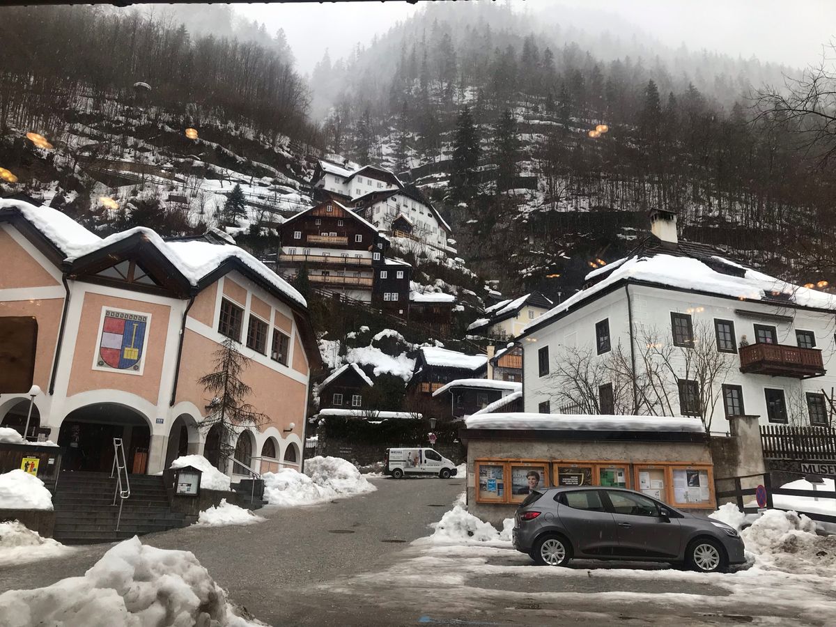 オーストリア🇦🇹
ザルツカンマーグート

雪でものすごく寒かったです、、
...