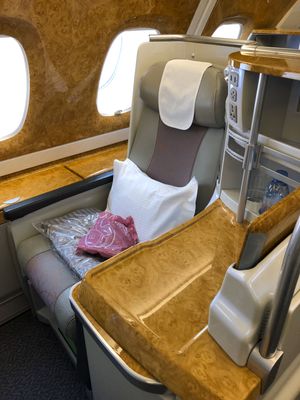 ドバイ経由カサブランカ行きの飛行機が、オーバーブッキングでまさかのビジネス...