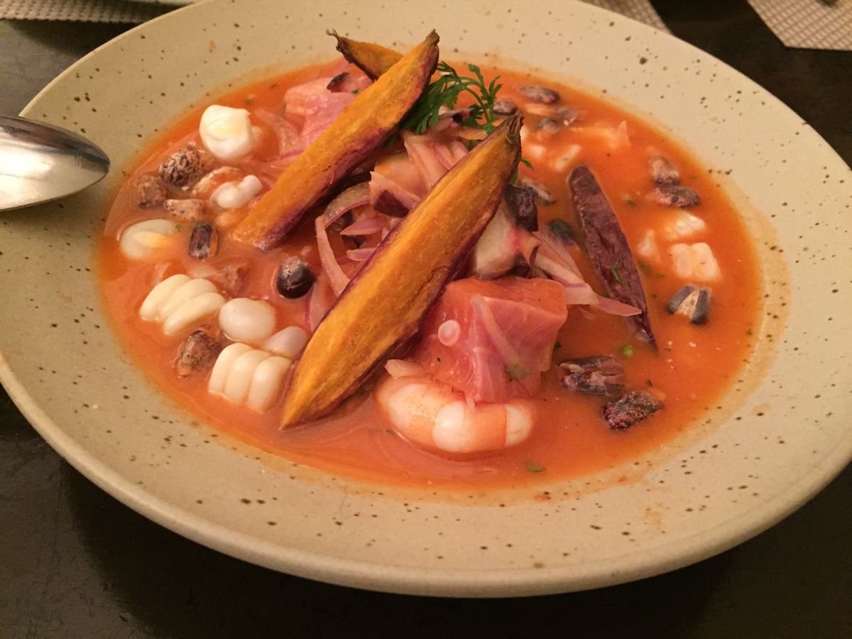 アルパカ連れたおばさんは、写真撮ったらお金取られるから盗撮笑
ペルー料理は...