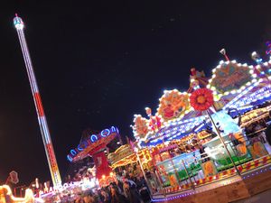 ロンドンのクリスマスマーケットはアトラクションがたくさん✨
メリーゴーラン...