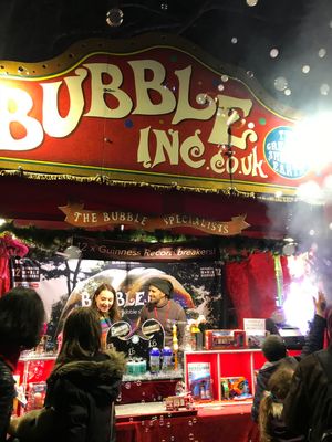 ロンドンのクリスマスマーケットはアトラクションがたくさん✨
メリーゴーラン...