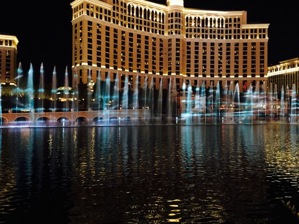 アメリカ(米国)・ラスベガス「ハーレー乗りにラスベガス！」の写真：ベラージオの噴水ショー。たまたま歌舞伎の...