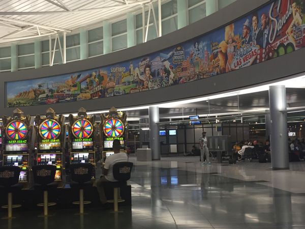 アメリカ(米国)・ラスベガス「ハーレー乗りにラスベガス！」の写真：飛行機降りたらスロット🎰
翌日早朝でグラ...