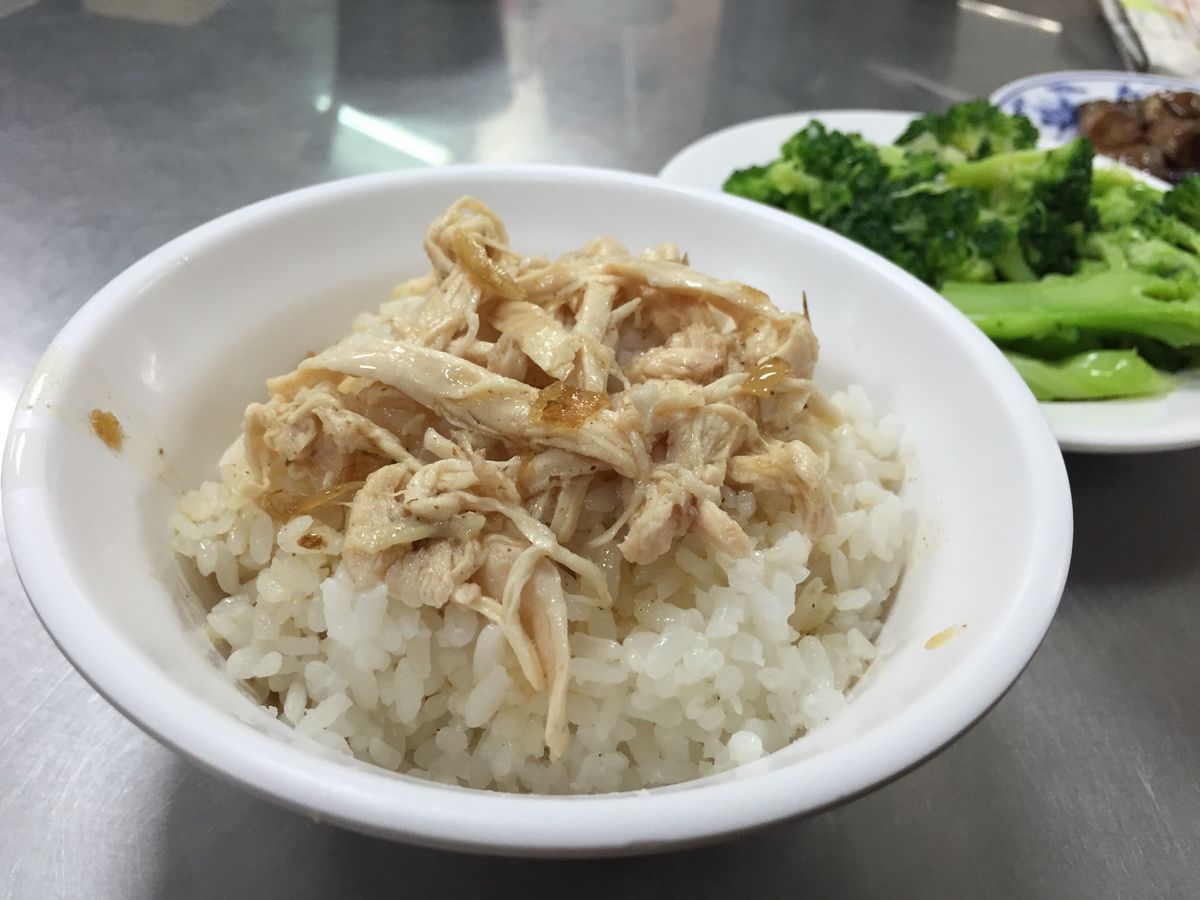 台湾のウユニ塩湖らしい。
麺線、ジーローハン、ルーローハン、全て美味しい♫