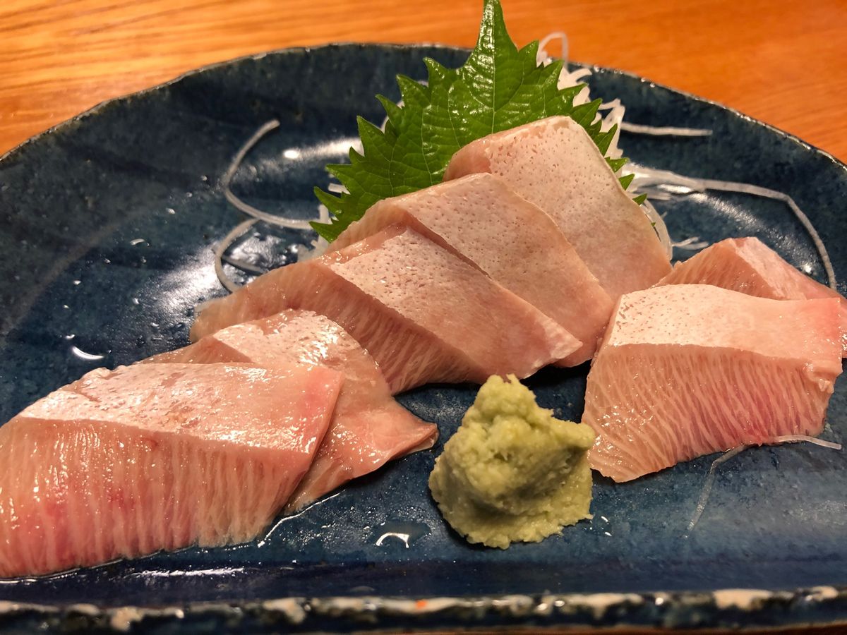 日中食べすぎたので夜ご飯のために散歩。
活イカ、コーンの天ぷら、お刺身(何...