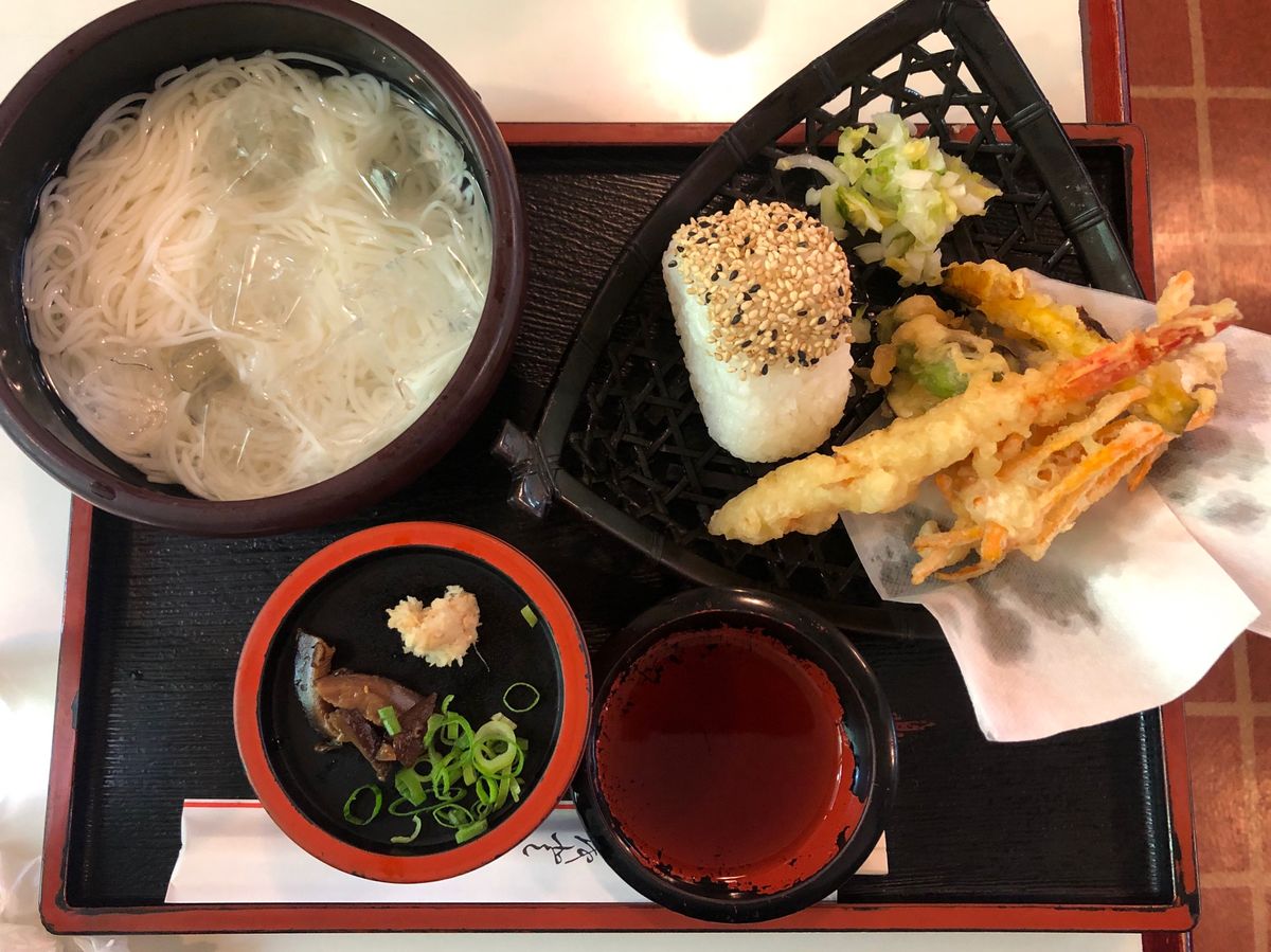 高野山は和歌山に住んでた小学生の頃行った以来。その時の記憶が車酔いして吐い...