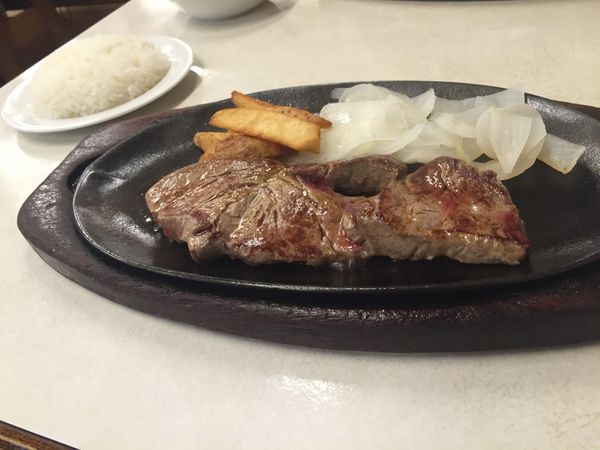 日本・沖縄県「沖縄本島」の写真：夜はステーキ🥩
とても混んでいて、かなり...