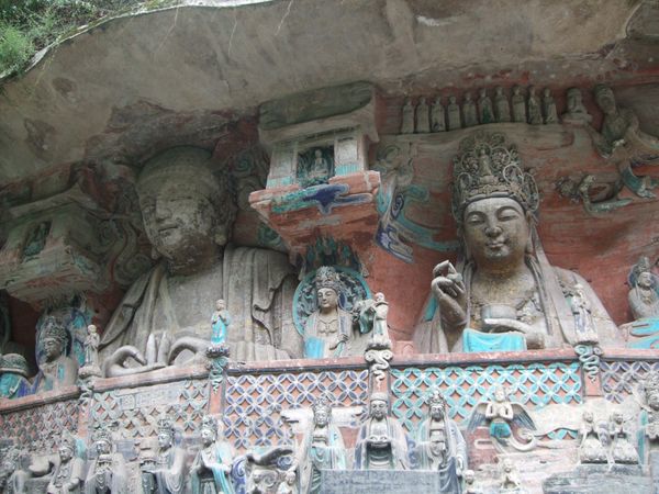 中国・重慶市大足「大足石刻」の写真：大足宝頂山石刻　規模の大きさに驚かされた