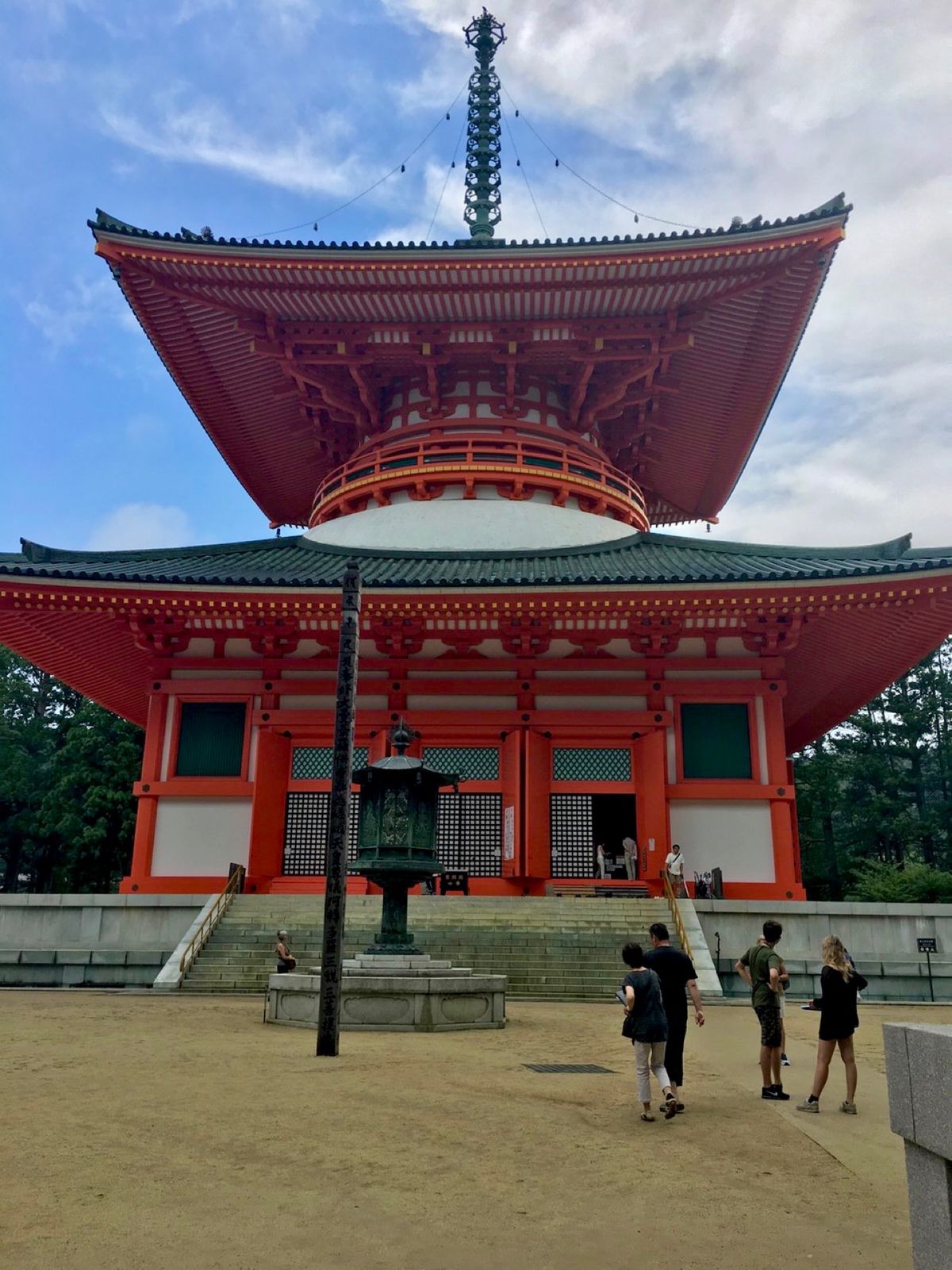 高野山日帰り旅

日本って知らないことたくさんあるなあと感じた場所