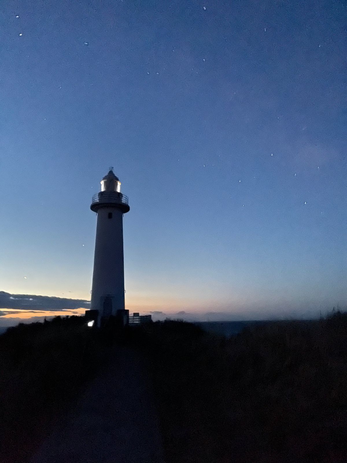 爪木崎は朝方になりようやく人がいなくなった