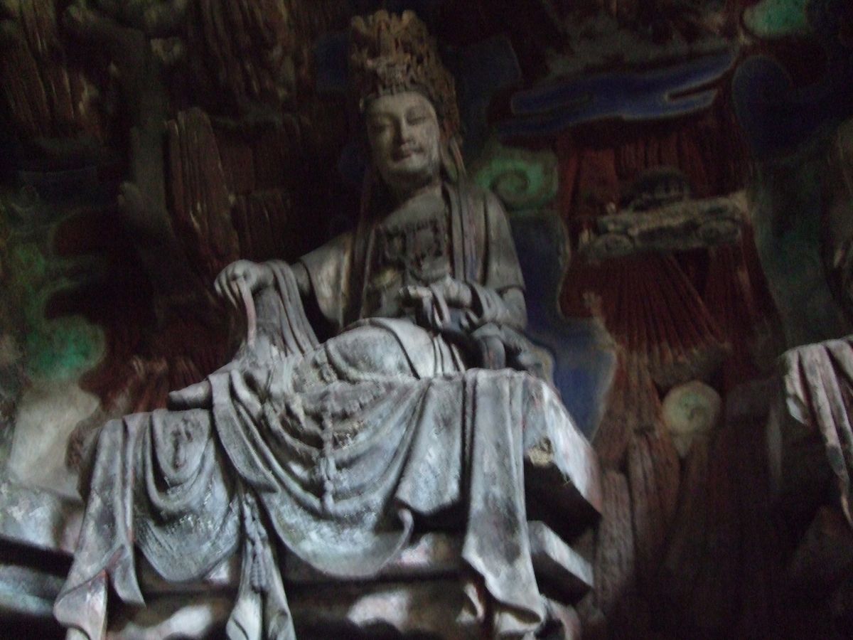 大足石刻写真ラスト　1枚目右にいるのは虎
4枚目は近くのお寺　何という寺で...