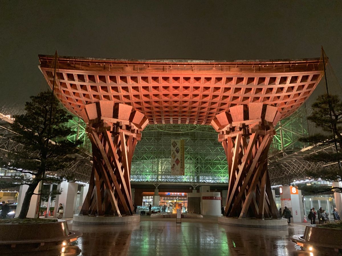 
いつも車だったから駅をちゃんと見たのも初めて
北陸新幹線に乗って降り立っ...