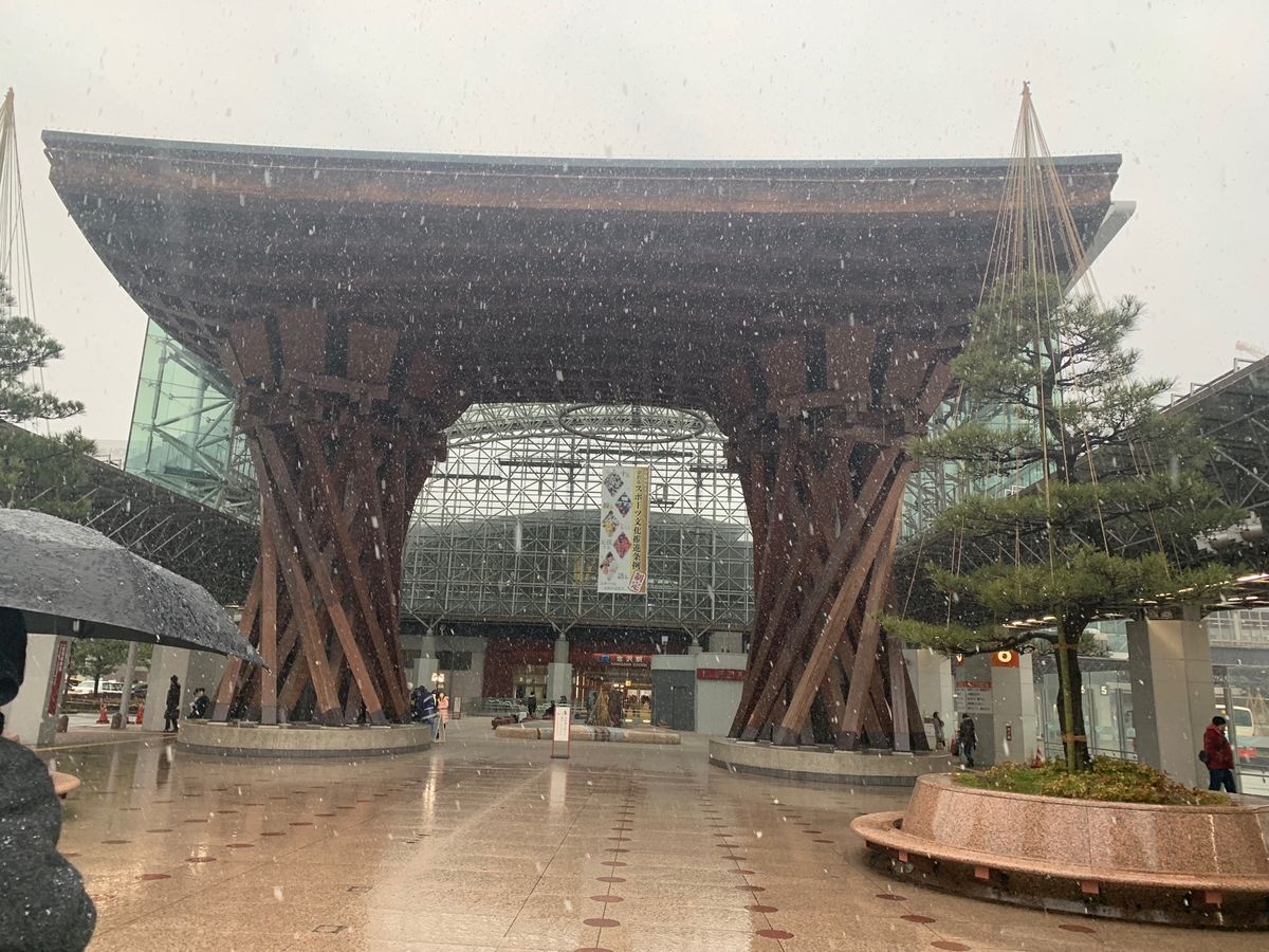 
いつも車だったから駅をちゃんと見たのも初めて
北陸新幹線に乗って降り立っ...