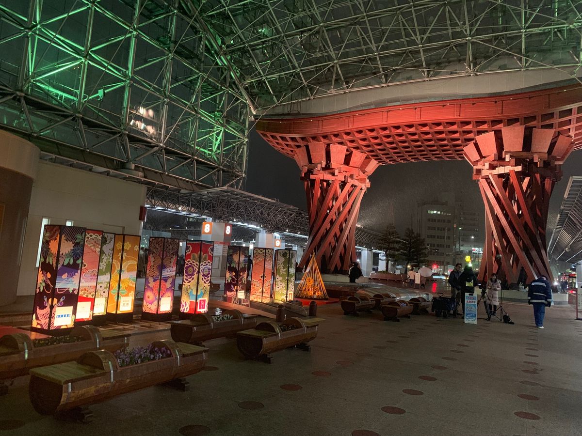 
いつも車だったから駅をちゃんと見たのも初めて
北陸新幹線に乗って降り立っ...