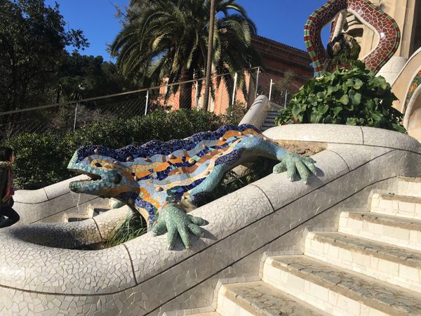 フランス・パリ「冬のフランス（パリ）とスペイン（バルセロナ）」の写真：
グエル公園とカサ・ミラ
