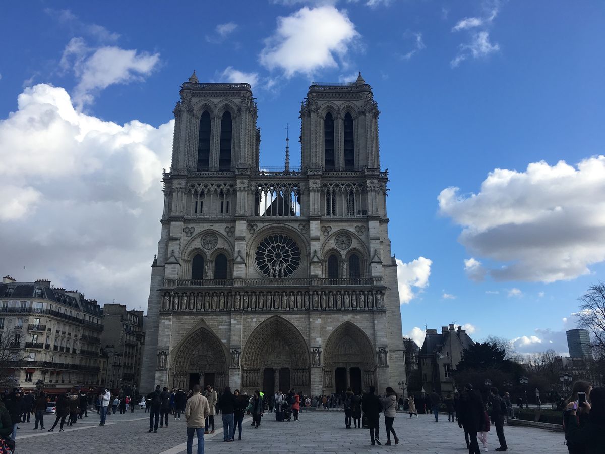 
凱旋門
ルーヴル美術館
ノートルダム大聖堂
