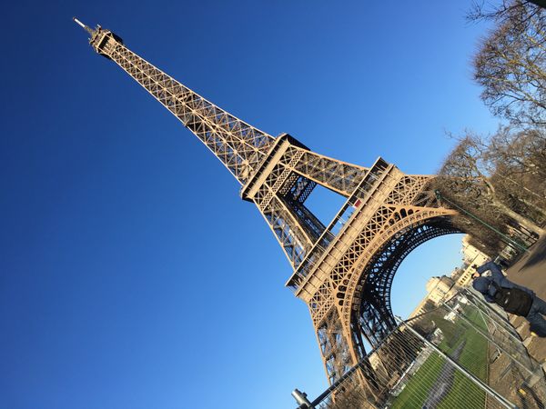 フランス・パリ「冬のフランス（パリ）とスペイン（バルセロナ）」の写真：
エッフェル塔
