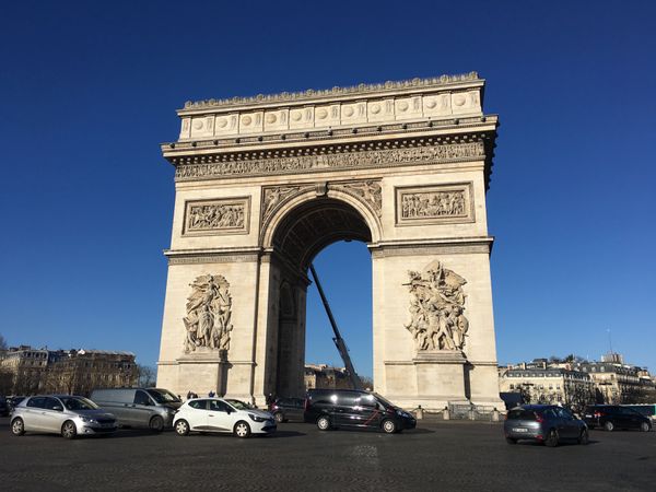 フランス・パリ「冬のフランス（パリ）とスペイン（バルセロナ）」の写真：
凱旋門
ルーヴル美術館
ノートルダム大聖堂
