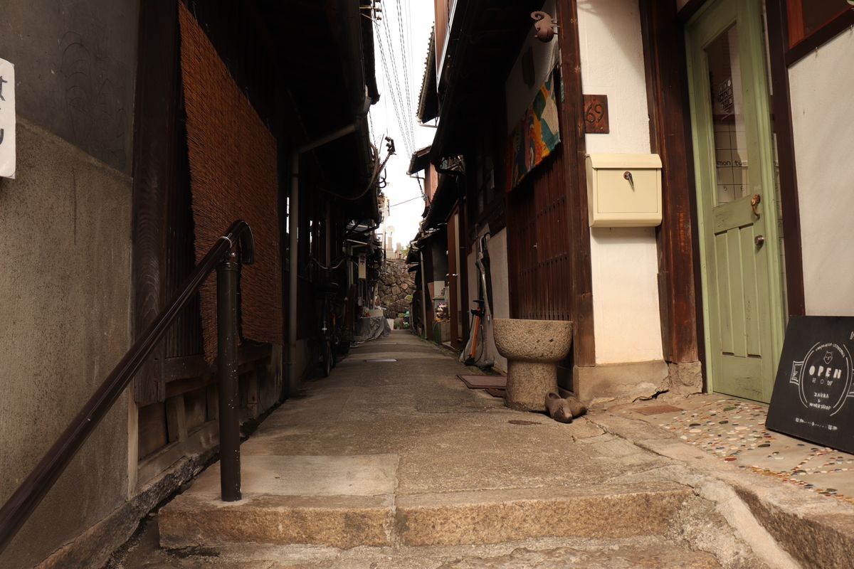 
坂とねこのまち

