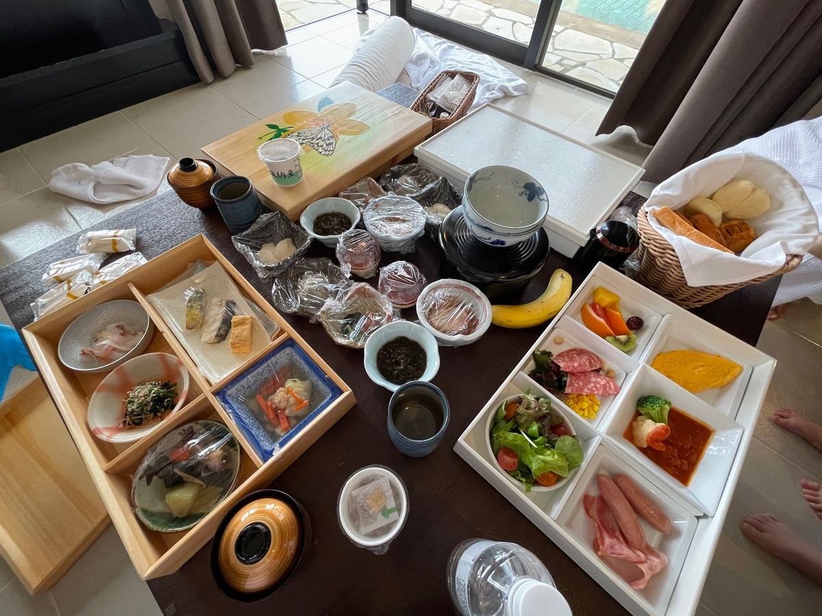 シギラベイサイドスイートアラマンダの朝食は基本レストランでバイキングなんだ...