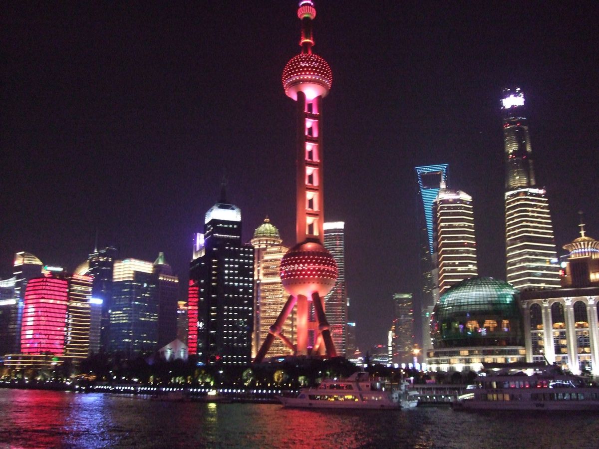 黄浦江クルーズ
20年ぶりの上海だったが大変貌していて驚いた
ギンギラ金満都市だ