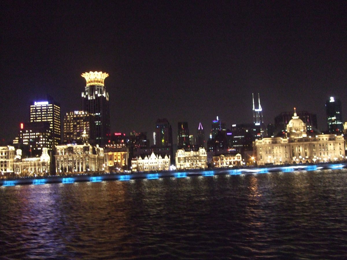 黄浦江クルーズ
20年ぶりの上海だったが大変貌していて驚いた
ギンギラ金満都市だ