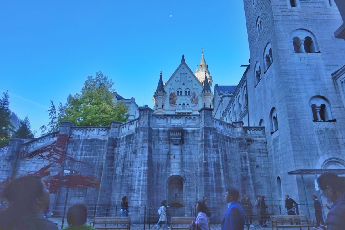 22nd Sep. 2016 pic📷

ノイシュバンシュタイン城の内部へ...