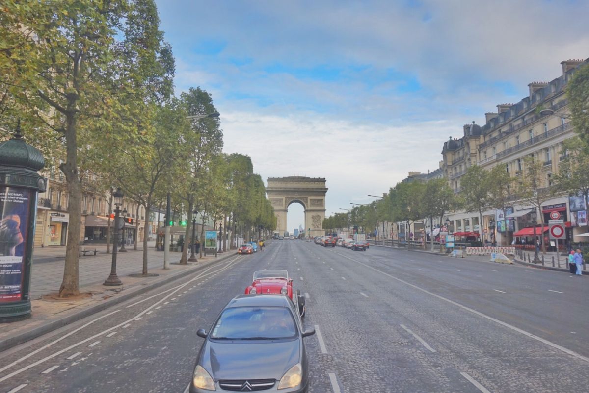 17th Sep. 2016 pic📷

Avenue des Champ...