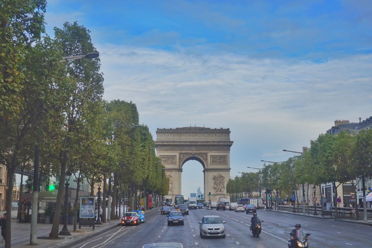 17th Sep. 2016 pic📷

Avenue des Champ...