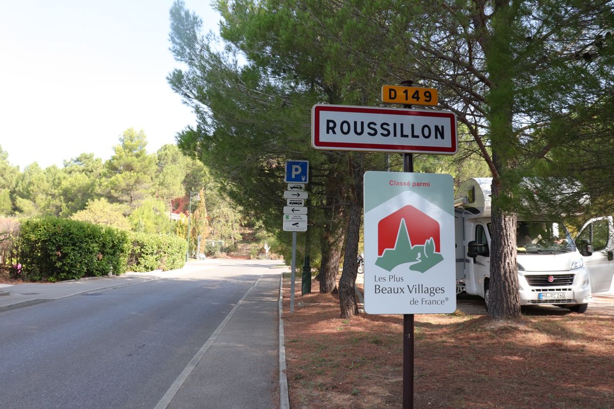 
フランスの最も美しい村
ルシヨン

土が特徴的
黄土の岩にたつコミューン...