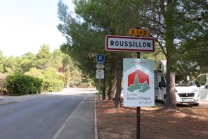 
フランスの最も美しい村
ルシヨン

土が特徴的
黄土の岩にたつコミューン...