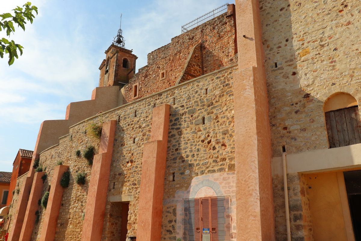 
フランスの最も美しい村
ルシヨン

土が特徴的
黄土の岩にたつコミューン...