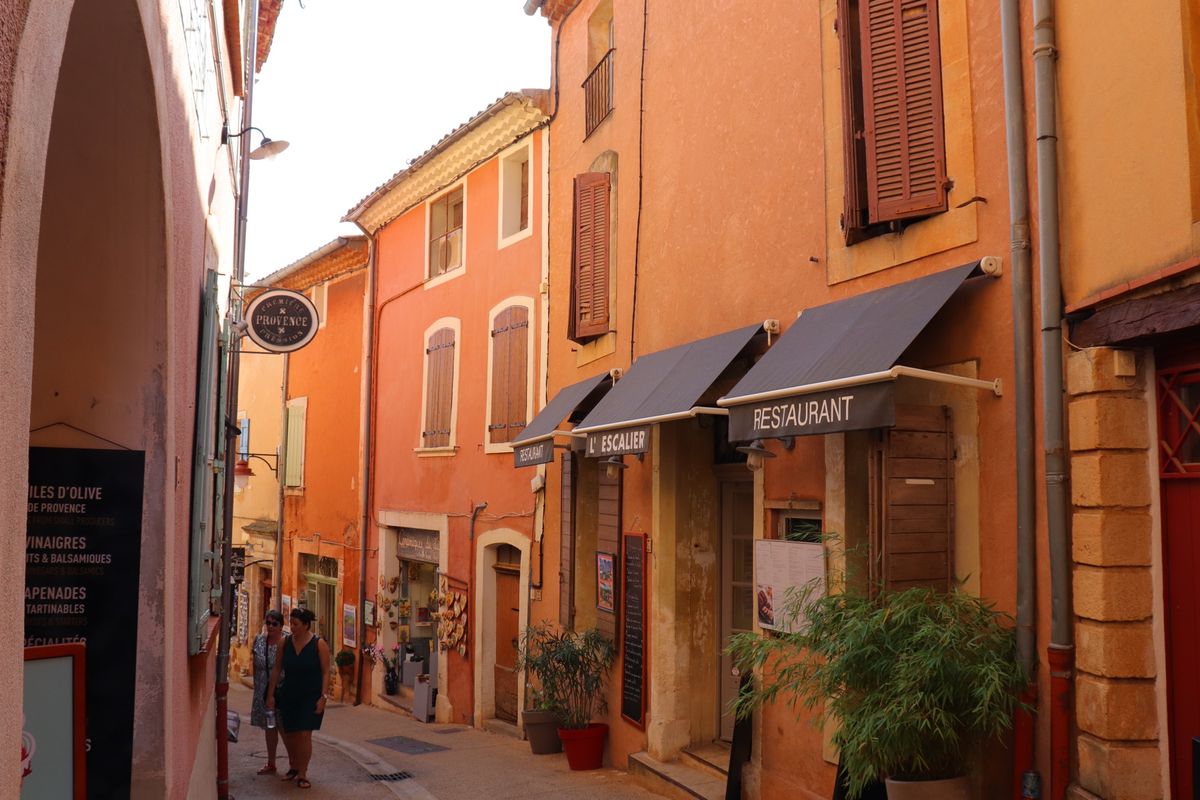 
フランスの最も美しい村
ルシヨン

土が特徴的
黄土の岩にたつコミューン...